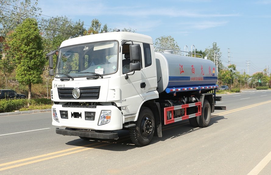 東風專底12噸灑水車 東風專底12噸灑水車